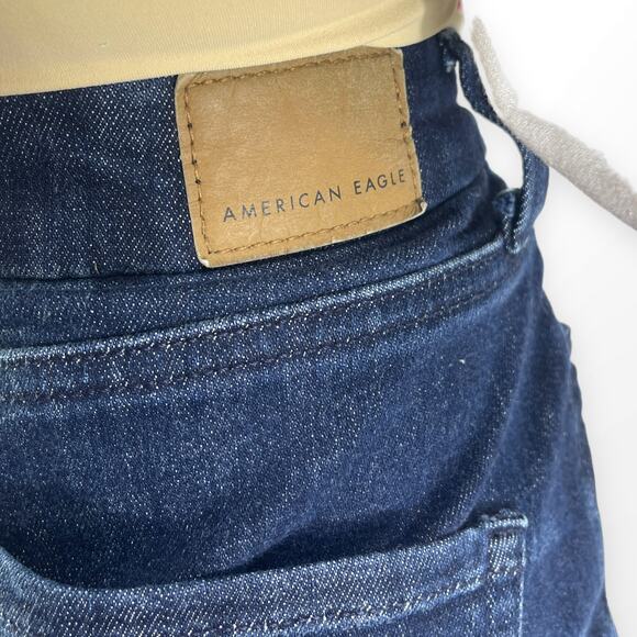 AMERICAN EAGLE Dark Wash Curvy Super Hi-Rise Next Level Stretch Shorts - Picture 4 of 9